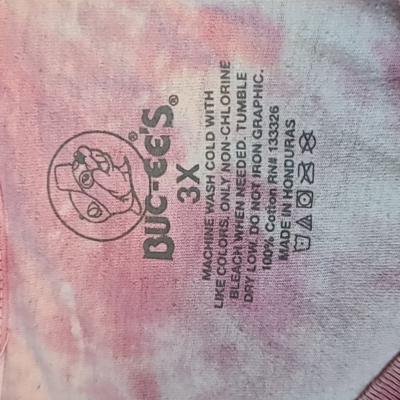 Buc-ees plus size women's t-shirt - Picture 3 of 3